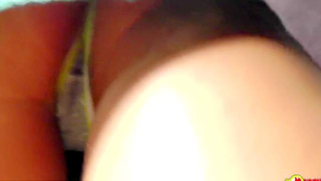 Hot upskirt voyeur video of nice piece of ass