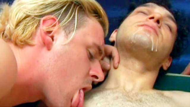 Gay dudes suck each other's junk in threesome
