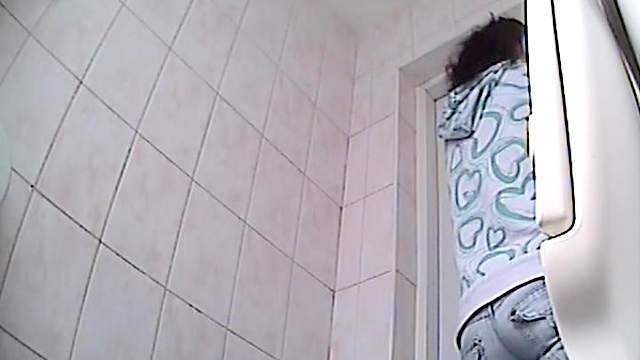 Beauty is peeing and wiping her shaved pussy