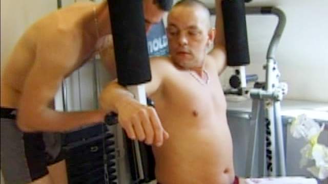 Old man fucks gay partner's asshole in the gym