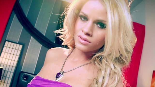 Extremely hot blonde Jessa Rhodes enjoys hardcore doggystyle