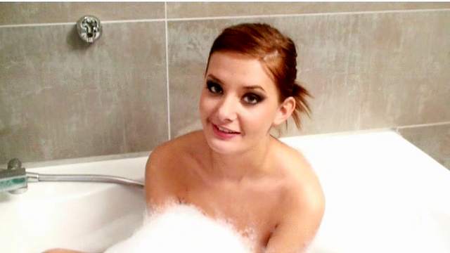 Smiley chick Anna Tatu showing natural tits in bath