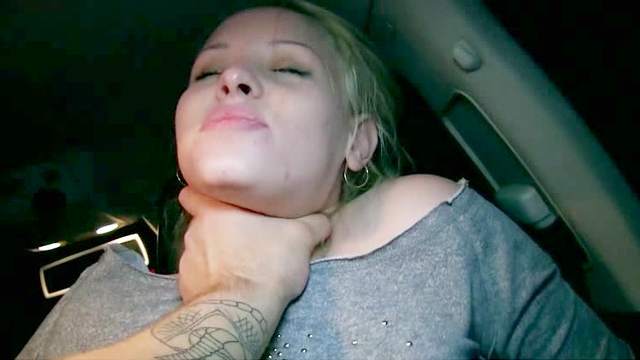 Amateur blonde Lola Taylor fuck in the car