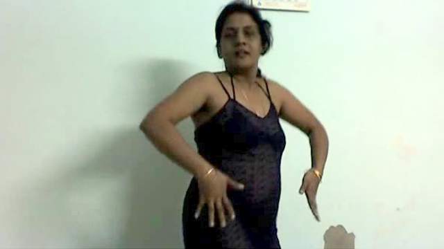 Amateur Indian is touching her boobies