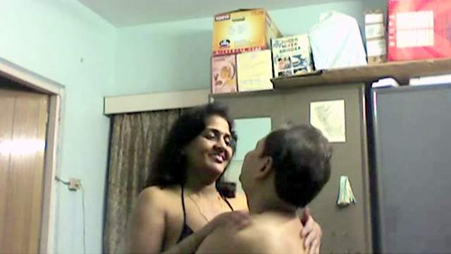 Indian pregnant chick is giving a nice blowjob