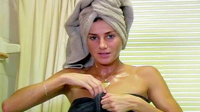 Tanned chick Anna is taking a hot shower