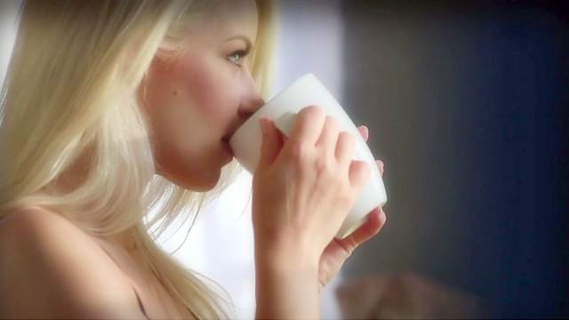 Blonde Anikka Albrite is drinking a tea