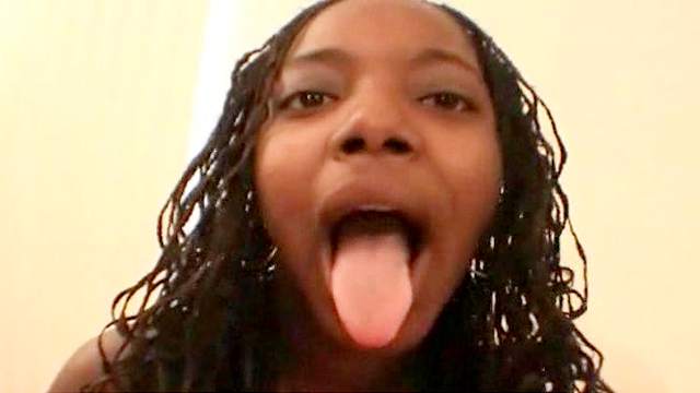 Amateur ebony fucks in her wide-opened mouth