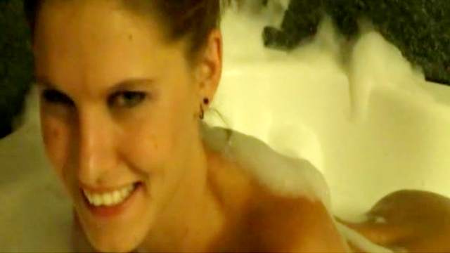 Soapy chick Jody Love poses in the bath