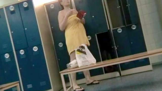 Sexy small-tit babe is standing in the locker room