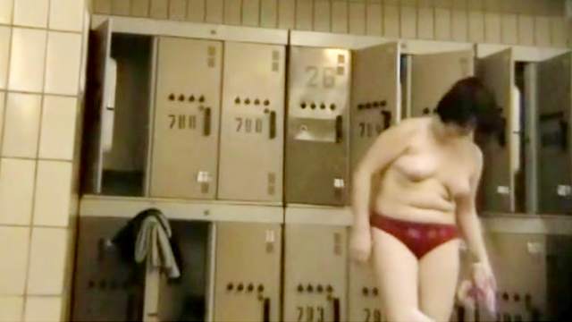 Fat amateur is waking on the phone
