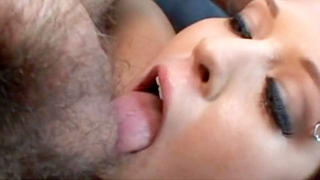 Close-up facial banging with sexy mommy