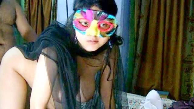 Amateur Indian Savita is playing with dick