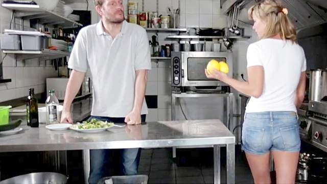 Kitchen anal with sleazy Alysa Gap