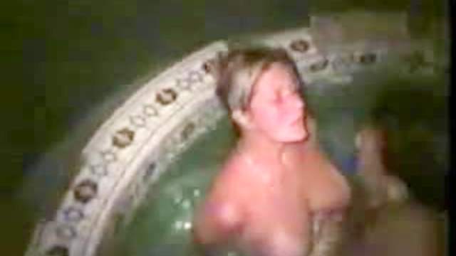 Hardcore sex in hot tub