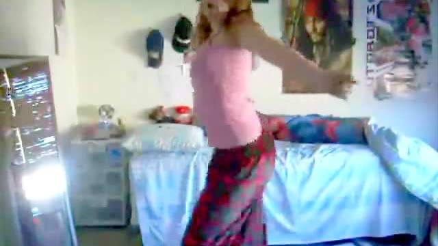 Redhead dances in her pajamas