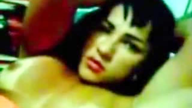 Latina girlfriend takes dick in cunt