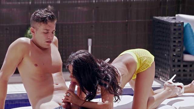 MILF Soraya Rico moans while having an outdoor sex by the pool