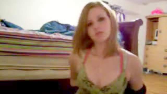 Sexy eyes on solo teen webcam girl