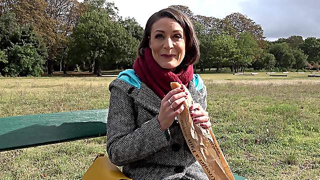 Sensual mature knows proper blowjob scenes for complete POV