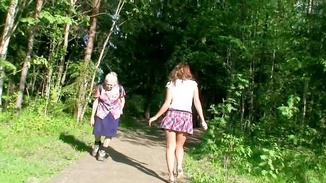 Schoolgirl takes a piss in public