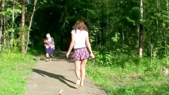 Schoolgirl takes a piss in public