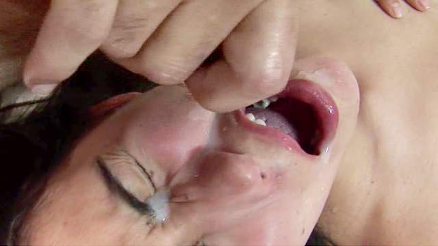 Latina is fuck meat in threesome
