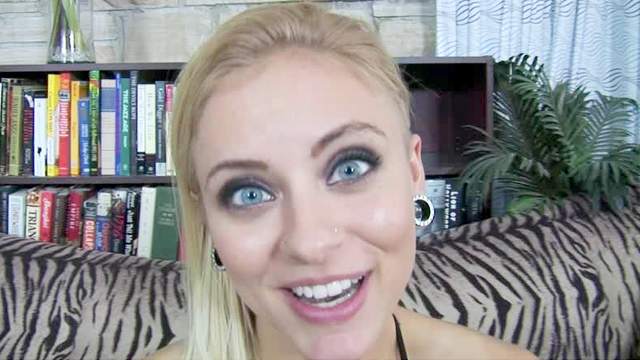 Blue eyed beauty blowjob with big facial