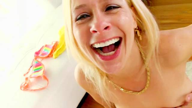 Milf Payton Leigh sucks cock POV