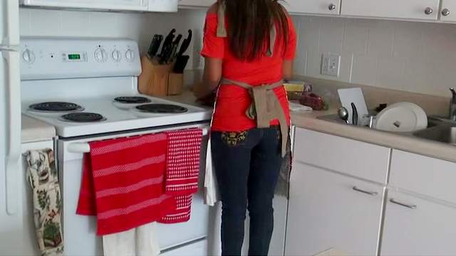 Latina girlfriend bakes and blows him