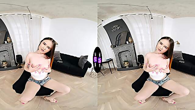 A solo girl plays with her pussy using her fingers in a vr video