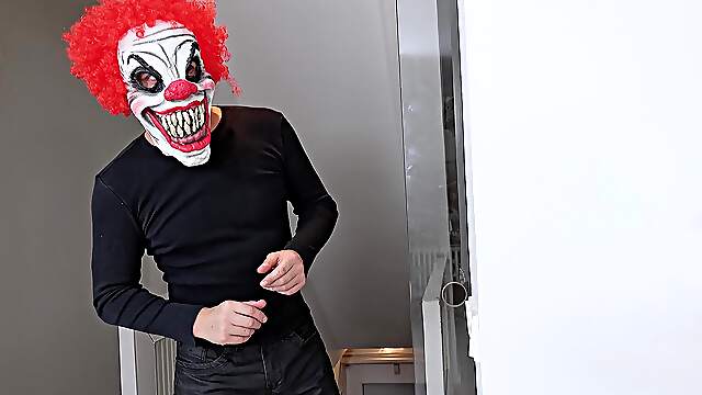 Daisy Lee and Luna Corason share a big peaches