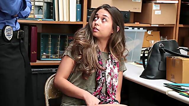 Amateur hotties Ryan & Shane indulge in a steamy oral feast at the table