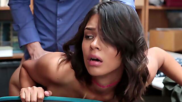 Amateur cuties Ryan & Kat go wild in HD