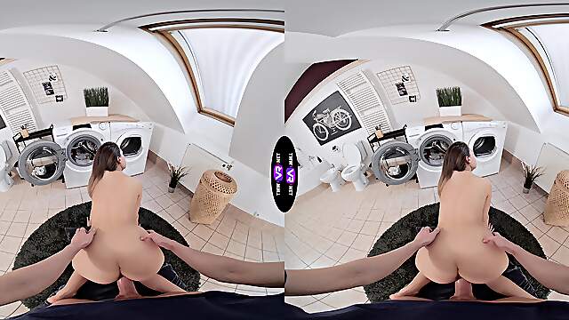 Teen Elena's tight shaved pussy gets pounded in HD VR