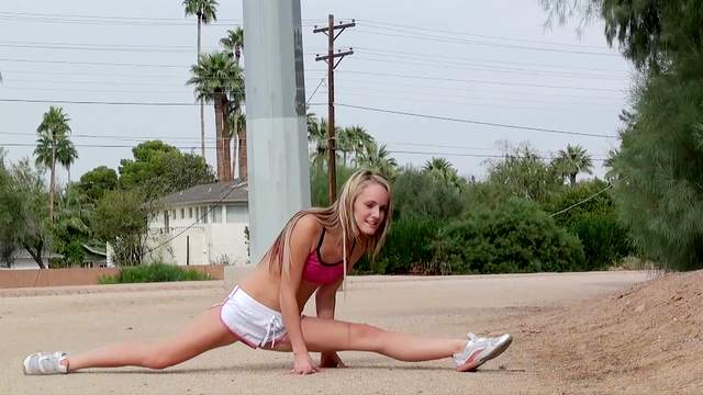 Flexible flasher has lunch on camera