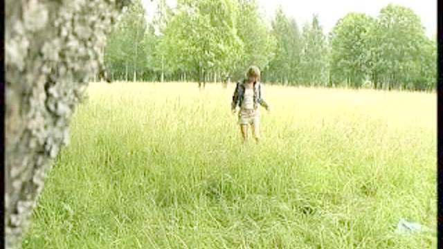 Quick piss in a field from a cutie