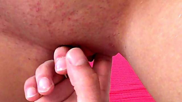 Amateur Wendy's sensual brown locks sway as she pleases your member