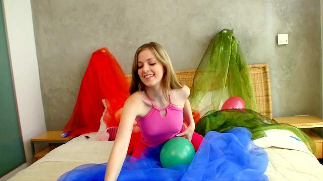 Fun balloon video with sexy teen