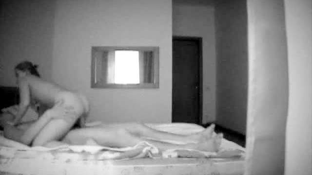 Teen hardcore in hotel bed