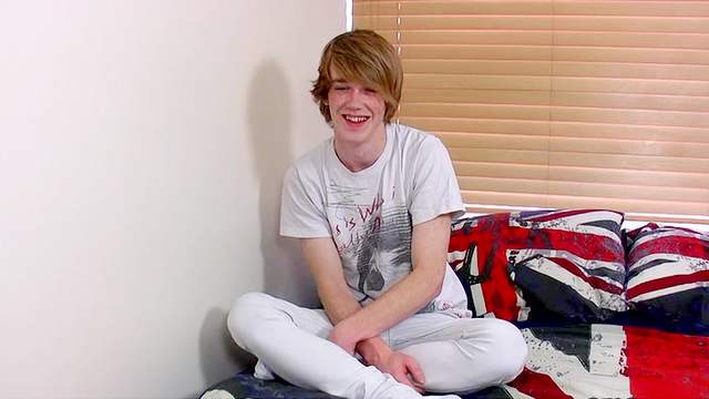 Jerking off solo and cumming on his stomach