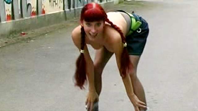 Rollerblading babe flashes in public