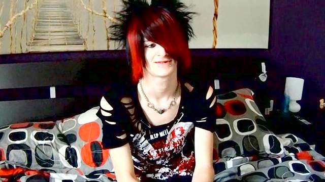 Hardcore punk Vayne Insanity wanking his cock