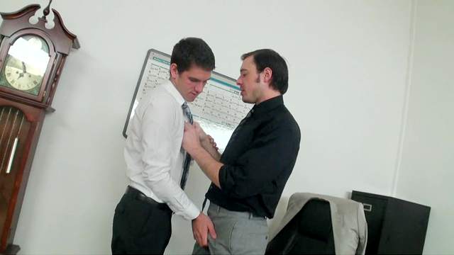 Jimmy Fanz sucking cute cock of office guy