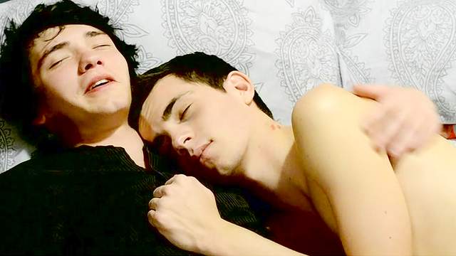 Darkhaired gay banging his cute friend in the ass