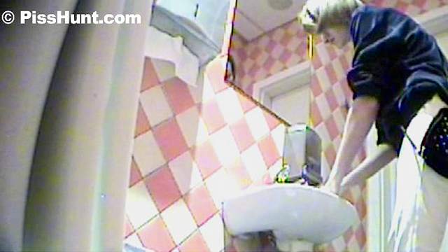 Big booty blonde in the public toilet