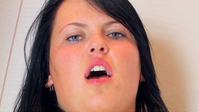 Chubby woman Amelia is masturbating in the bathroom