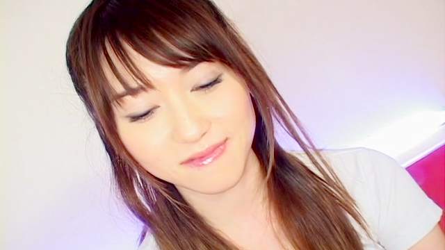 Japanese beauty Shiori is poking her shaved pussy on the cam