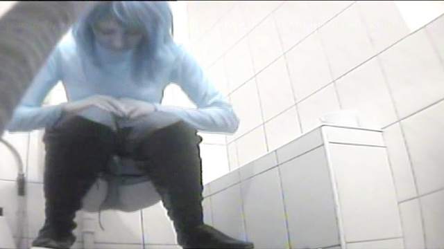 Blue haired babe is peeing in the toilet
