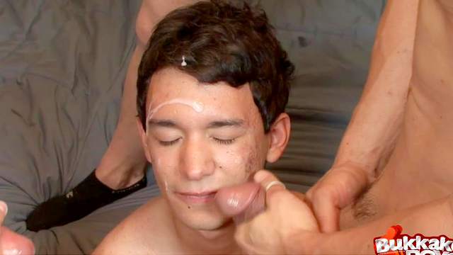 Tanned guy Alexander Cruise makes some blowjobs